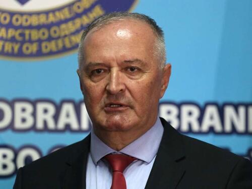 Helez: Helikopter OS BiH učestvuje u gašenju požara u Crnoj Gori