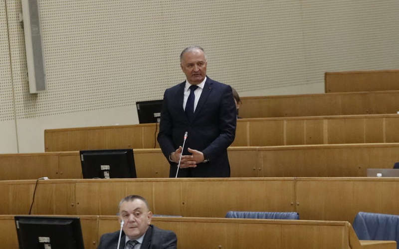 Helez: Ko potpisuje plaće poslanicima iz RS!?