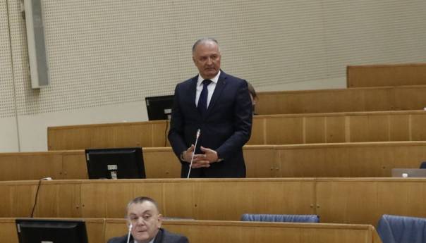 Helez: Ko potpisuje plaće poslanicima iz RS!?
