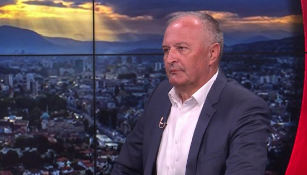 Helez: Komšić je imao 12 godina da bar ode u neki hrvatski grad ili selo
