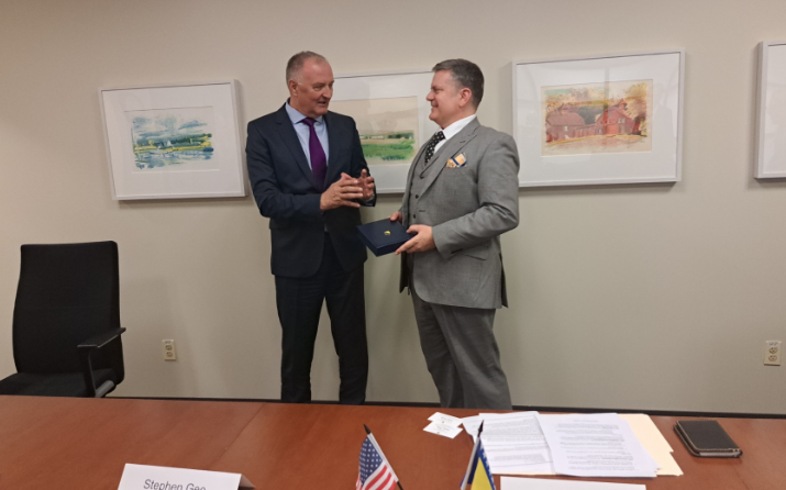 Helez-McDowell: SAD će podržati Schmidta u deblokadi FBiH