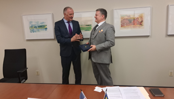 Helez-McDowell: SAD će podržati Schmidta u deblokadi FBiH