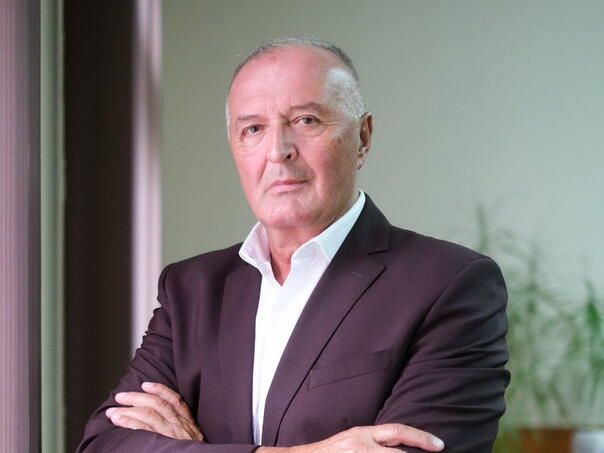 Helez: Možda Vučić ponovo sanja da puca sa Jevrejskog groblja na civile u Sarajevu