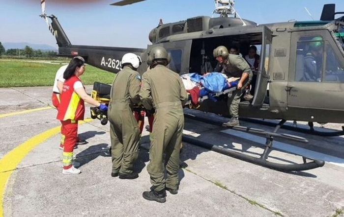 Helez nagradio helikopterski skvadron OS BiH zbog pomoći učesnicima Marša mira