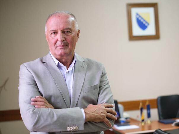 Helez o Vučićevoj paradi: Ne bojimo se oružja iz muzeja