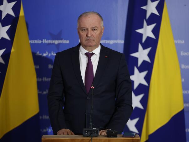 Helez odbio dozvoliti prelet srpskog vojnog helikoptera iznad BiH