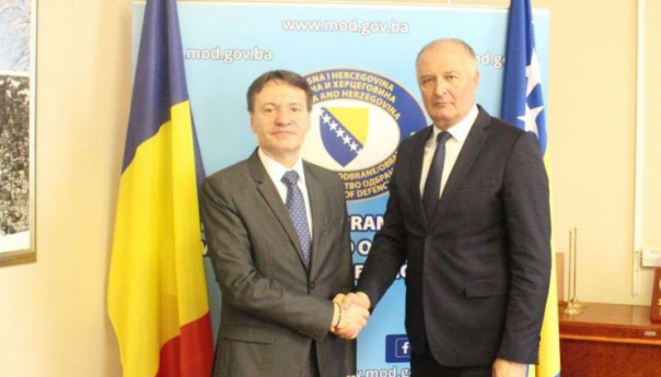 Helez - Pacuretu: Intenzivirati bilateralnu i regionalnu saradnju u oblasti odbrane