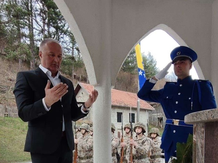 Helez položio cvijeće na nekoliko lokacija u općini Gornji Vakuf - Uskoplje