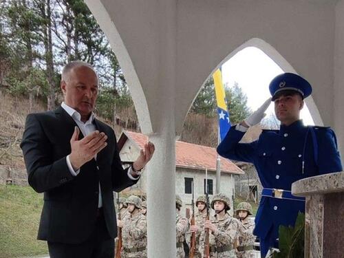 Helez položio cvijeće na nekoliko lokacija u općini Gornji Vakuf - Uskoplje