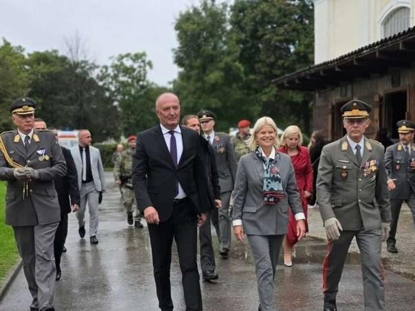 Helez poručio kadetima u Beču: Znanje, ponos i čast neka vas vode u službi mira