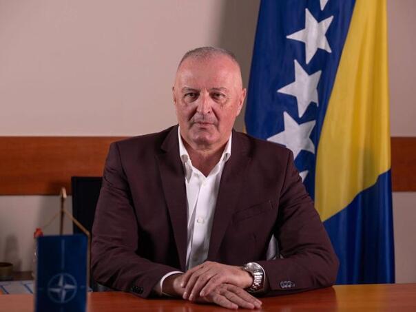 Helez studentima: Suočite se genocidom u Srebrenici i opsadom Sarajeva