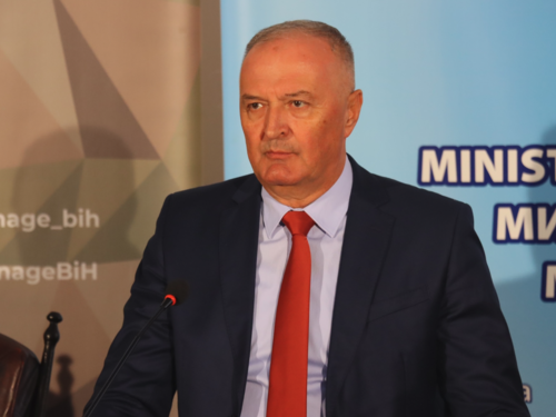 Helez zove Schmidta u pomoć: Deblokirajte nam institucije