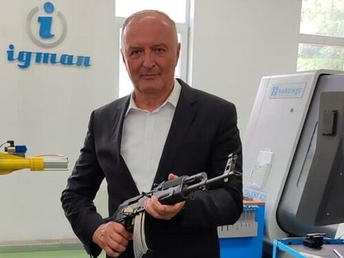 Helez predložio da se u škole uvede vojna obuka