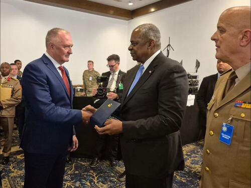 Helez sa svjetskim kolegama: Ovo je najbolji odgovor separatistima!