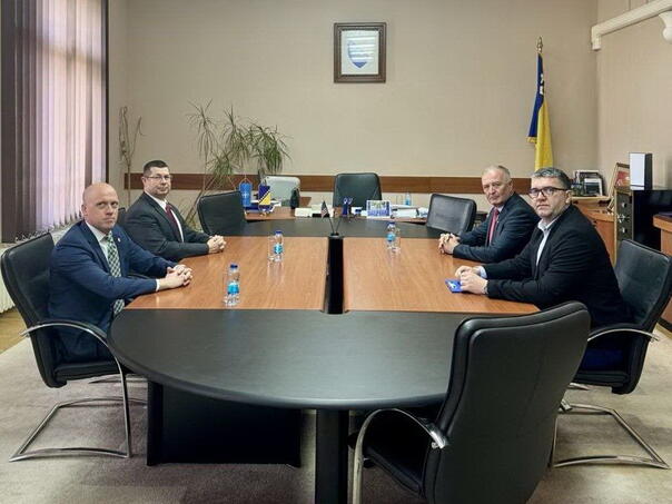 Helez sa vojnim atašeom SAD-a: Građani u BiH su sigurni, ne postoje prijetnje