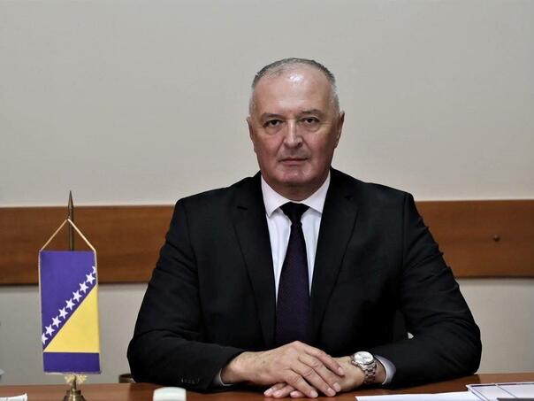 Helez: Sruši se "Srpski svet" kao kula od karata