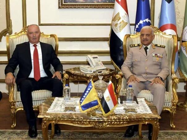 Helez u Kairu sa egipatskim ministrom odbrane: Među temama i saradnja namjenskih industrija