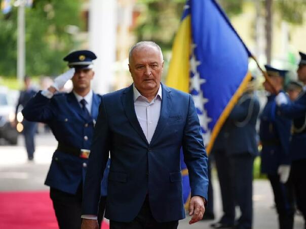 Helez: Ovako više ne može!