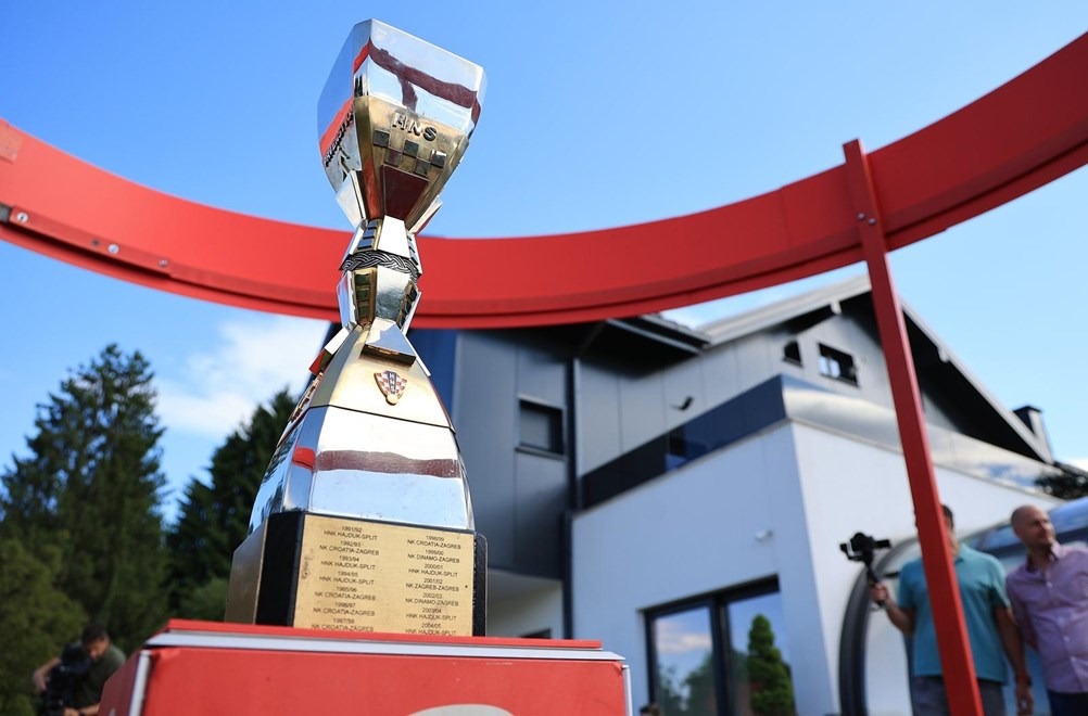 Helikopter čeka signal: Trofej HNL-a stiže tek nakon posljednjeg zvižduka