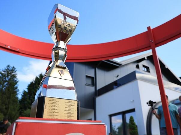 Helikopter čeka signal: Trofej HNL-a stiže tek nakon posljednjeg zvižduka
