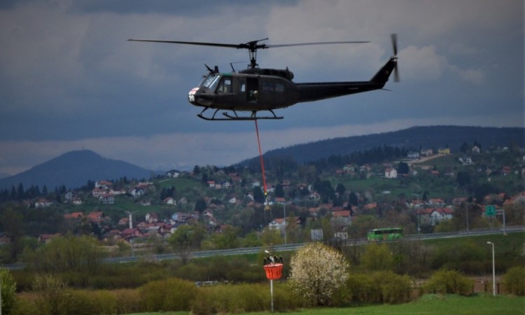 Helikopter gasio požar kod Mostara, vatra još gori