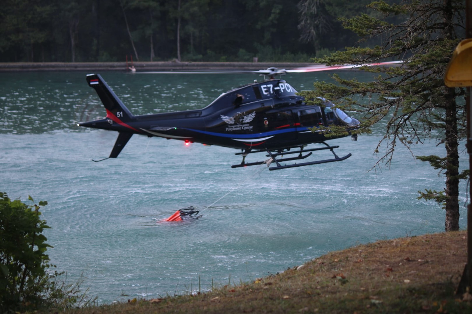 Helikopter iz Srbije danas dolazi u Foču, gasit će požar u Nacionalnom parku Sutjeska
