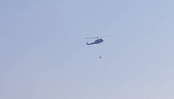 Helikopter OSBiH angažiran na gašenju požara na području Tuzle