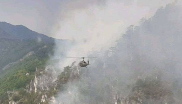 Helikopteri OS BiH angažovani na gašenju požara u Konjicu i Čitluku
