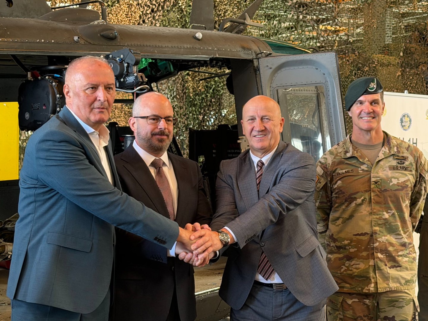 Helikopteri OS BiH dobijaju ključni sistem za izvlačenje unesrećenih