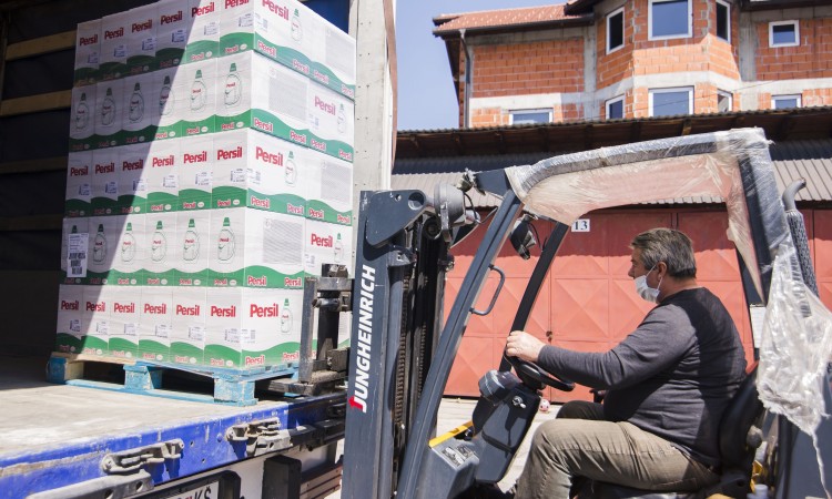 Henkel donirao sredstva za higijenu organizaciji Pomozi.ba u Sarajevu