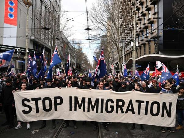 Hiljade Australaca na protestima protiv imigracije, vlada ih povezuje s neonacistima