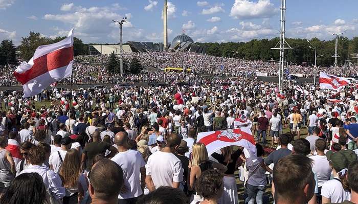 Hiljade Bjelorusa demonstrira protiv Lukašenka, najmanje 65 uhapšenih