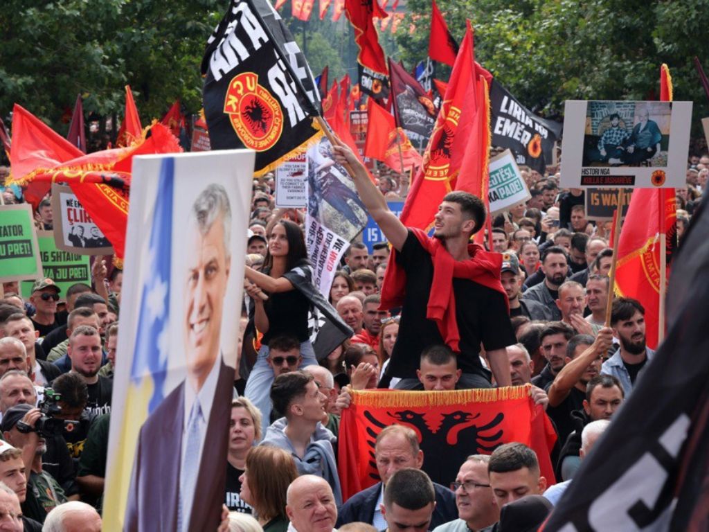 Hiljade demonstranata u Prištini, dani do presude Hashimu Thaciju