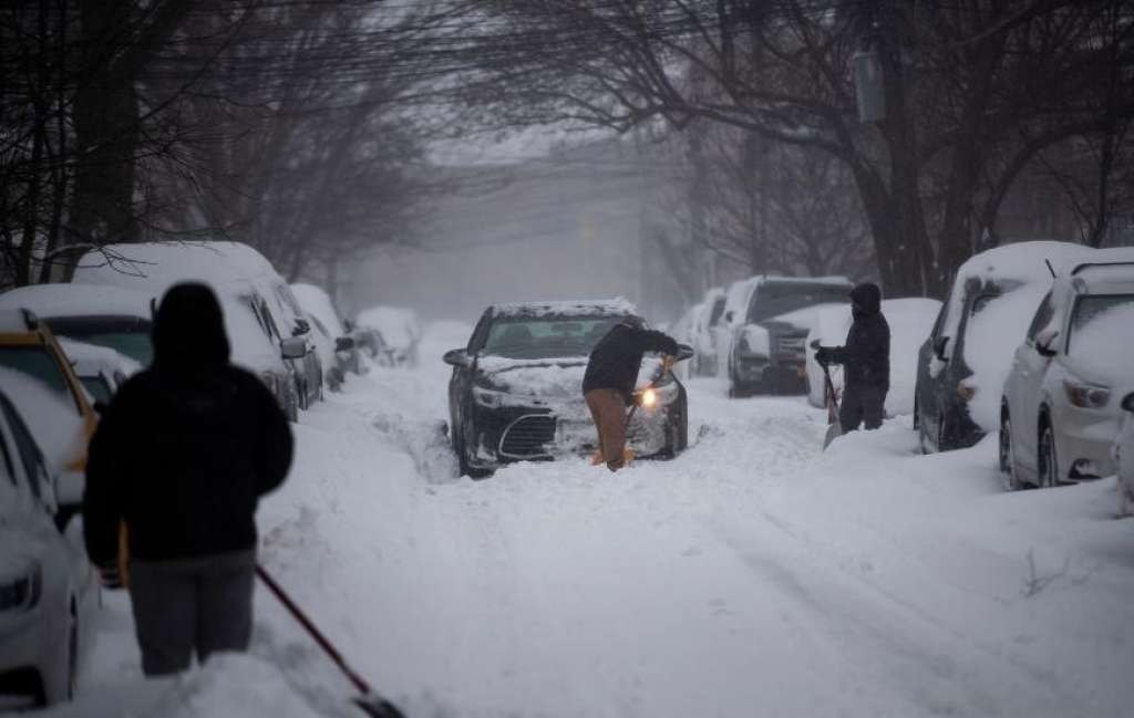 Hiljade domaćinstava bez struje u SAD-u i Kanadi zbog snježne oluje