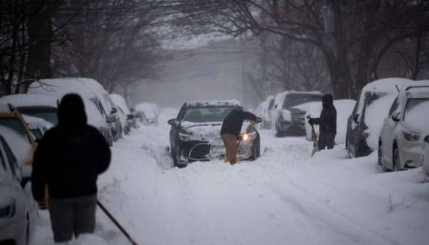 Hiljade domaćinstava bez struje u SAD-u i Kanadi zbog snježne oluje
