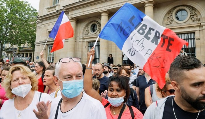 Hiljade Francuza protestovalo protiv obaveznog vakcinisanja