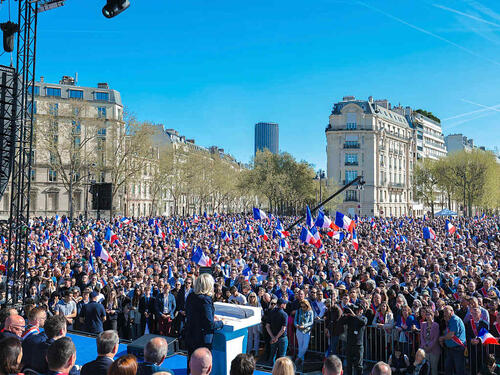 Hiljade Francuza u Parizu pružilo podršku Marini Le Pen
