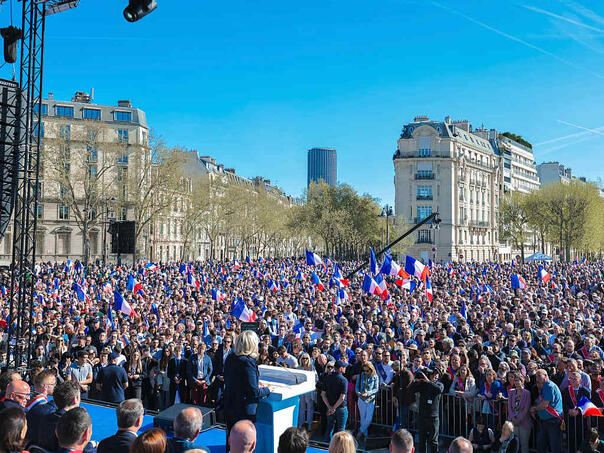 Hiljade Francuza u Parizu pružilo podršku Marini Le Pen