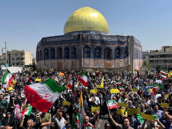 Hiljade Iranaca klanjalo džumu na ulicama Teherana