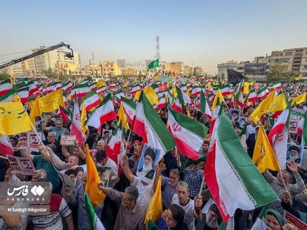 Hiljade Iranaca slavi na ulicama Teherana kraj rata sa Izraelom