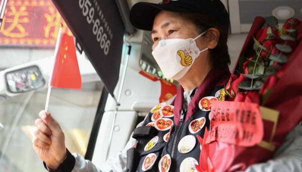 Hiljade ljekara vraća se iz Wuhana, ispraćeni kao nacionalni heroji