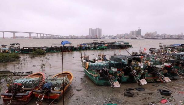 Hiljade ljudi evakuirano zbog tajfuna koji se približava južnoj Kini i Vijetnamu