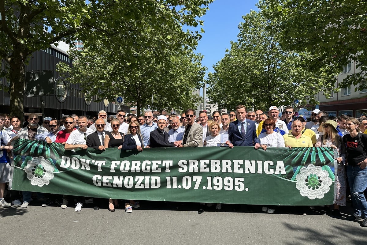 Hiljade ljudi marširalo Dortmundom: Srebrenica se ne smije zaboraviti