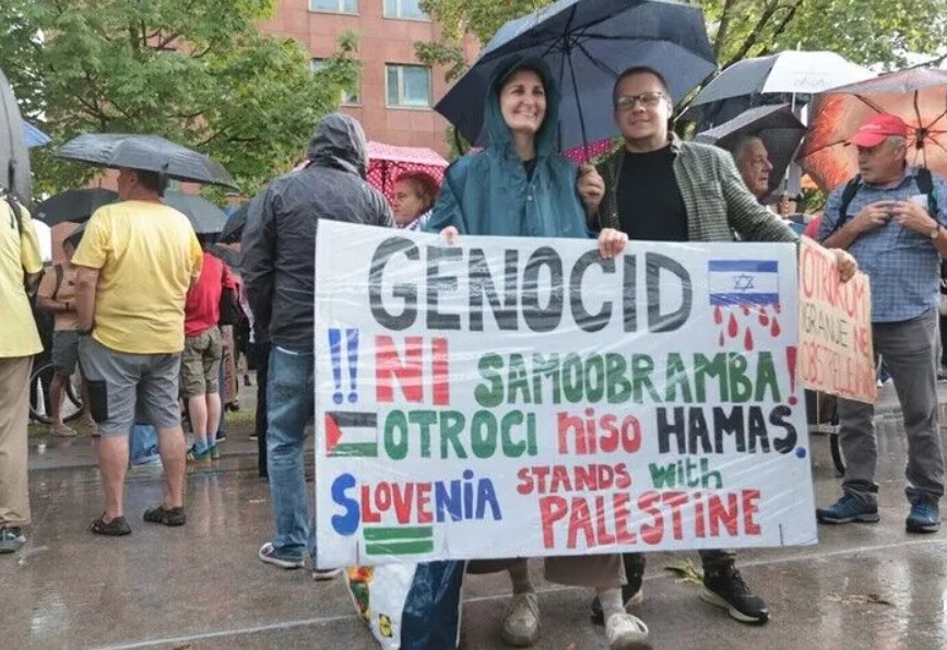 Hiljade ljudi na nogama u Ljubljani: Slovenci ne žele "genocidnu ambasadu"