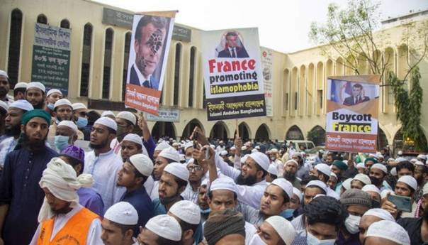Hiljade ljudi na protestima u Bangladešu protiv Francuske i Macrona