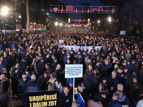Hiljade ljudi na protestima u Tirani, traže se ostavke političara