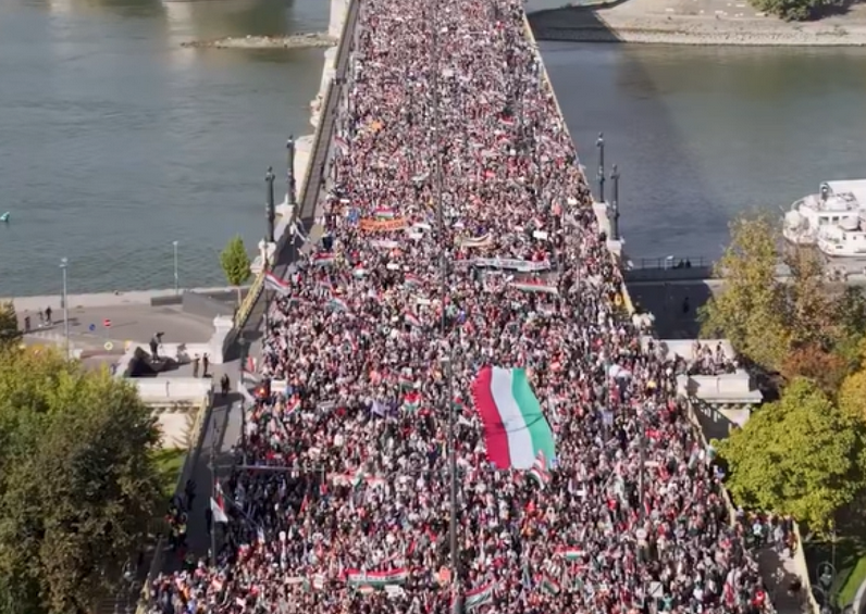 Hiljade ljudi na ulicama Mađarske: Jedan skup za Orbana, drugi protiv