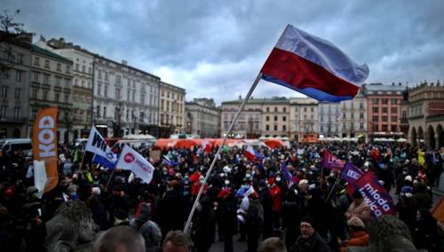 Hiljade ljudi protestovalo u Poljskoj zbog novog zakona o medijima