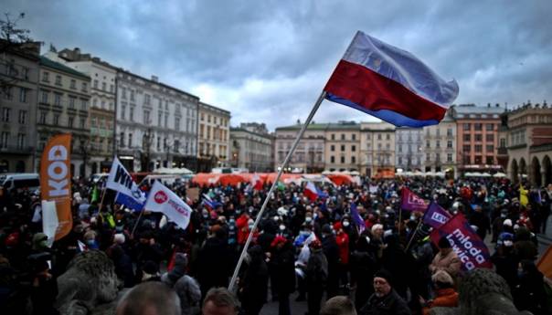 Hiljade ljudi protestovalo u Poljskoj zbog novog zakona o medijima