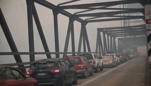 Hiljade ljudi u bijegu od razarajućih požara u Australiji